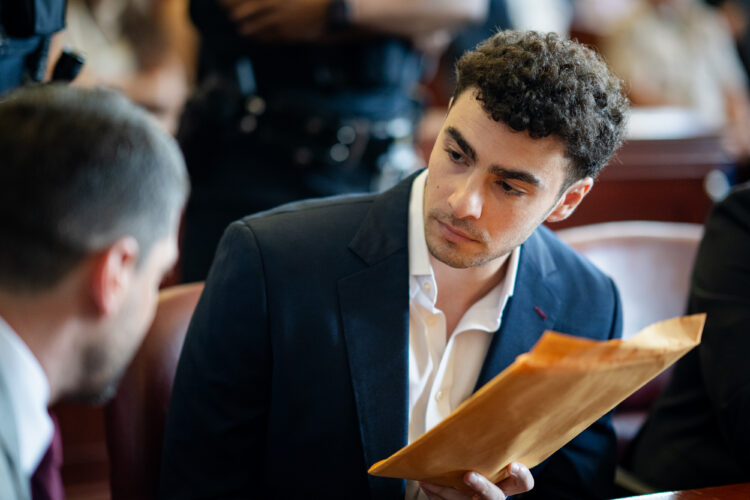 Mangione reverses course on psychiatric defense